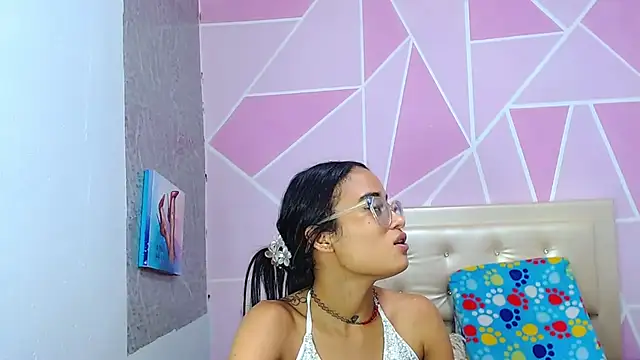 Snapshot of AngeDrty chatting on 06-17-26, 02:33 AngeDrty online show from 06-17-26, 02:33