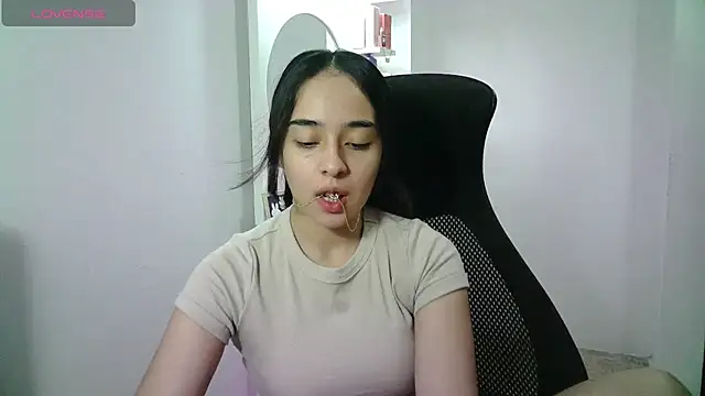 Snapshot of aineangeel chatting on 07-12-26, 12:33 aineangeel online show from 07-12-26, 12:33