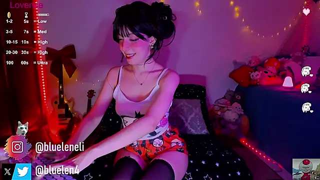 Snapshot of bluelen chatting on 02-14-25, 07:49 bluelen online show from 02-14-25, 07:49