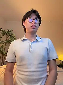 Snapshot of SrLuis18 chatting on 05-17-26, 04:34 SrLuis18 online show from 05-17-26, 04:34