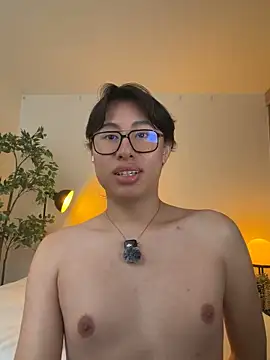 Snapshot of SrLuis18 chatting on 04-20-26, 10:44 SrLuis18 online show from 04-20-26, 10:44