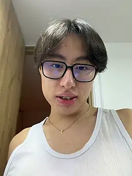 Snapshot of SrLuis18 chatting on 03-28-26, 04:46 SrLuis18 online show from 03-28-26, 04:46
