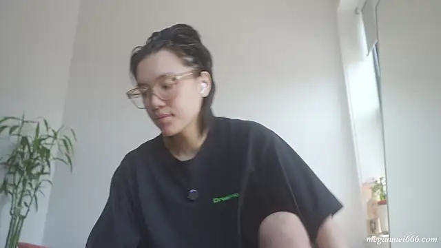 Snapshot of meganmei666 chatting on 07-26-26, 04:25 meganmei666 online show from 07-26-26, 04:25