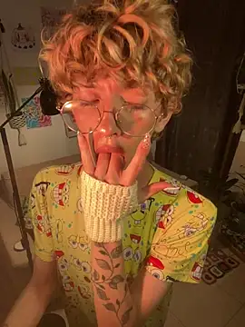 Snapshot of lyamthommpson chatting on 02-10-26, 04:00 lyamthommpson online show from 02-10-26, 04:00