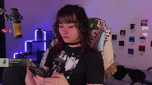 deadlysweet online show from 10-27-25, 01:28