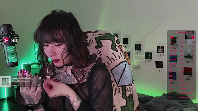 deadlysweet online show from 11-13-25, 01:09