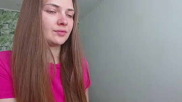 Snapshot of Olivia_shine chatting on 05-28-26, 04:20 Olivia shine online show from 05-28-26, 04:20