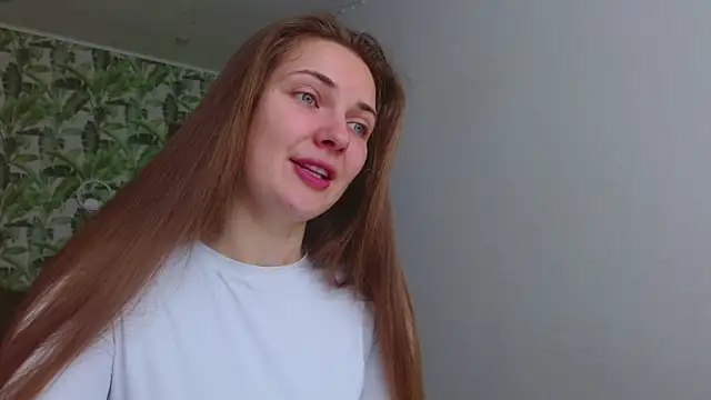 Snapshot of Olivia_shine chatting on 04-22-26, 04:19 Olivia shine online show from 04-22-26, 04:19