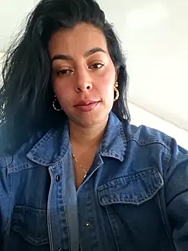 Snapshot of Emily_Wane chatting on 06-01-26, 06:51 Emily Wane online show from 06-01-26, 06:51
