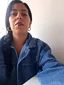 Snapshot of Emily_Wane chatting on 05-25-26, 05:44 Emily Wane online show from 05-25-26, 05:44