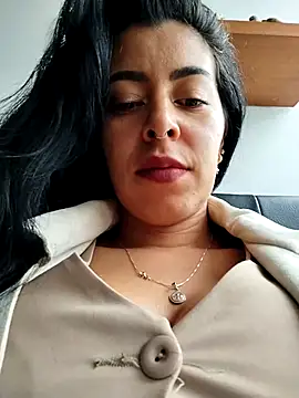 Snapshot of Emily_Wane chatting on 10-18-25, 04:42 Emily Wane online show from 10-18-25, 04:42