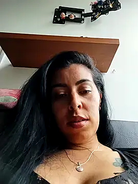 Snapshot of Emily_Wane chatting on 10-21-25, 04:28 Emily Wane online show from 10-21-25, 04:28