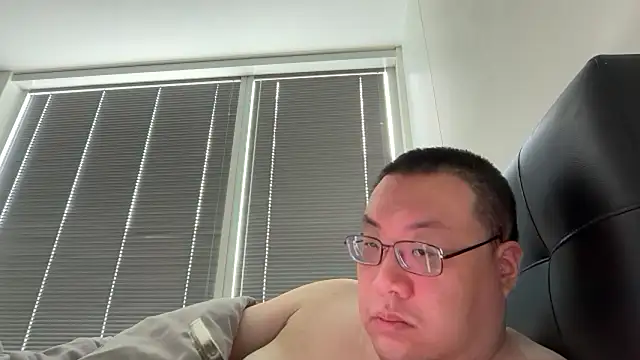 Snapshot of slaveasianboy chatting on 06-06-26, 06:57 slaveasianboy online show from 06-06-26, 06:57