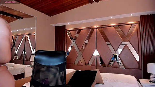 victoria mooree online show from 02-17-26, 05:43