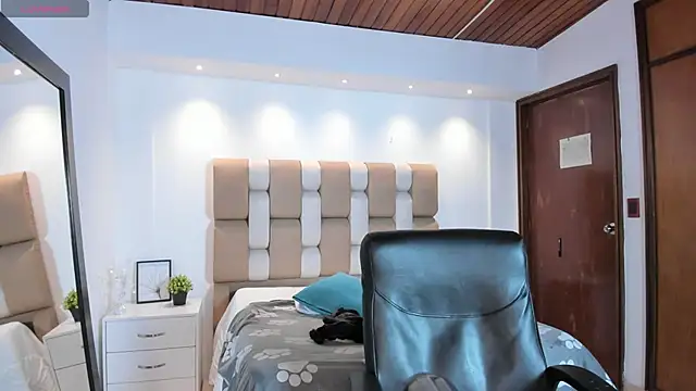 victoria mooree online show from 02-13-26, 03:45