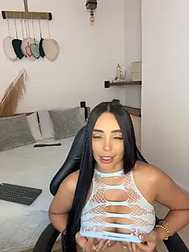 Snapshot of annyfosterr chatting on 05-19-26, 10:39 annyfosterr online show from 05-19-26, 10:39