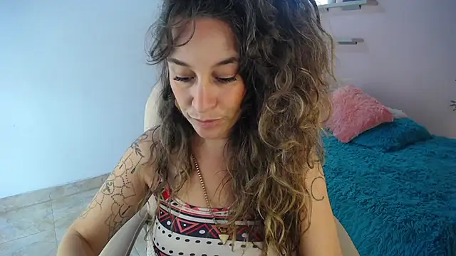 Paula Paz online show from 09-19-25, 03:16