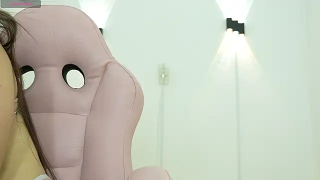 Emma jamess online show from 02-14-26, 05:07