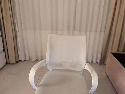 kiaraowen online show from 10-28-25, 03:51