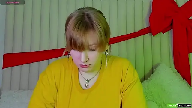Snapshot of RachelCart chatting on 05-18-26, 03:17 RachelCart online show from 05-18-26, 03:17
