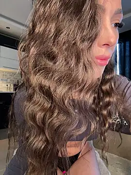 Snapshot of _Monic_ chatting on 03-10-26, 02:43 Monic online show from 03-10-26, 02:43