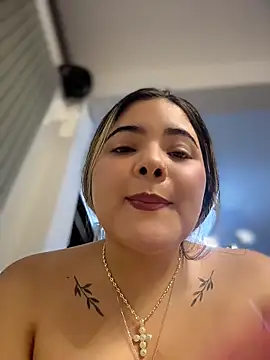 Snapshot of EVELIN_MASON chatting on 05-18-26, 04:07 EVELIN MASON online show from 05-18-26, 04:07