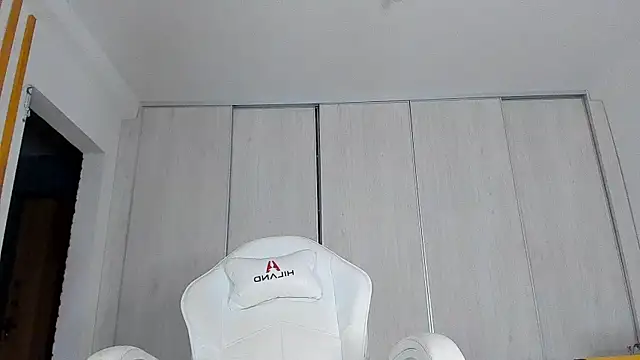 Snapshot of ice_pixie chatting on 12-01-25, 03:24 ice pixie online show from 12-01-25, 03:24