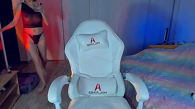 Snapshot of ice_pixie chatting on 02-20-26, 05:15 ice pixie online show from 02-20-26, 05:15