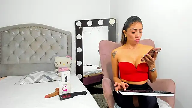 AnaRuiz online show from 01-18-26, 01:20