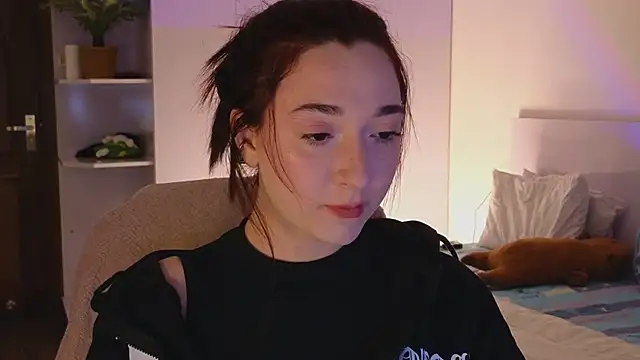 Snapshot of YasmineWest chatting on 06-14-26, 12:06 YasmineWest online show from 06-14-26, 12:06