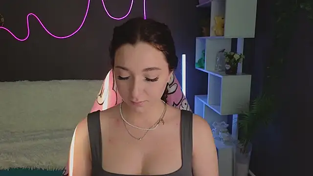 YasmineWest online show from 10-14-25, 01:50