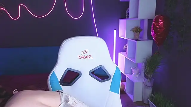 YasmineWest online show from 03-19-25, 12:59