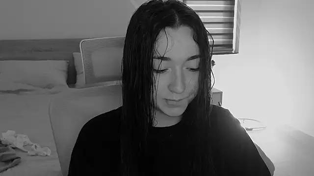 Snapshot of YasmineWest chatting on 05-11-26, 01:07 YasmineWest online show from 05-11-26, 01:07
