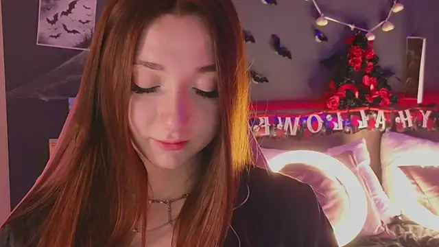 YasmineWest online show from 10-19-25, 08:17