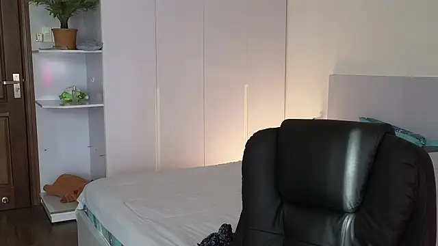 YasmineWest online show from 06-26-26, 09:15