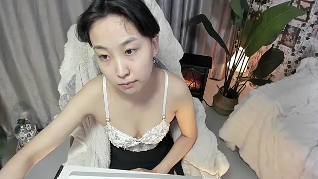 Snapshot of Minami_686 chatting on 02-22-25, 10:20 Minami 686 online show from 02-22-25, 10:20