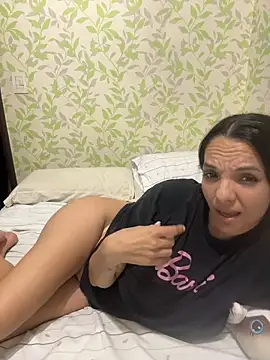 Snapshot of samilux5 chatting on 03-11-26, 03:44 samilux5 online show from 03-11-26, 03:44