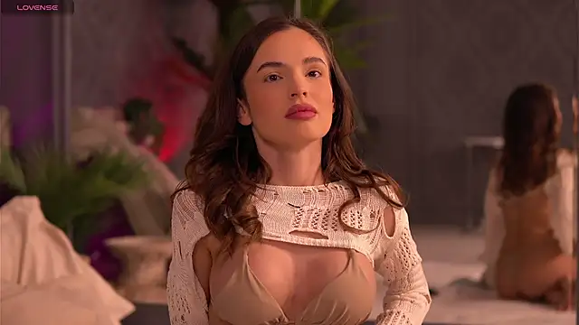 Snapshot of EsmeAinsley chatting on 03-17-25, 10:19 EsmeAinsley online show from 03-17-25, 10:19