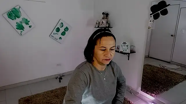 lollita 23  online show from 10-26-25, 01:44