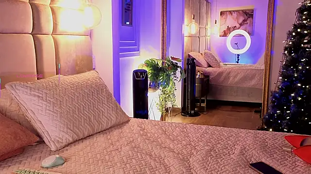 Victoria-Harper online show from 12-17-25, 09:47