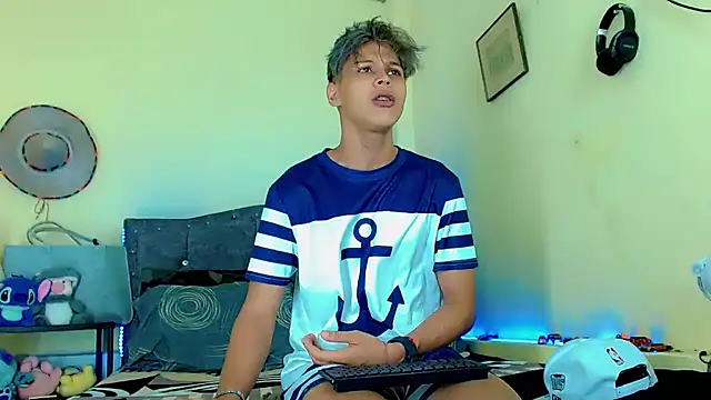 Liamscott  online show from 04-08-26, 06:53