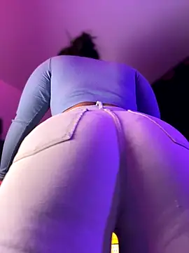 JulianaCastillo online show from 11-26-25, 09:20