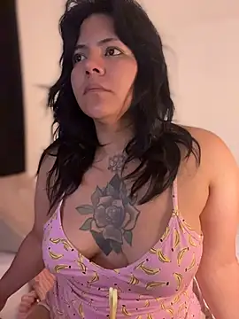 JulianaCastillo online show from 04-18-26, 09:33