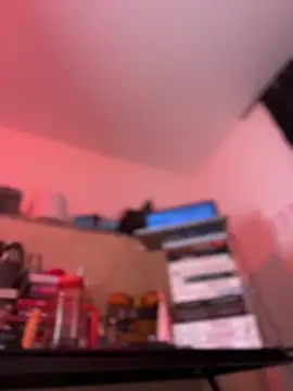 JulianaCastillo online show from 12-17-25, 09:25