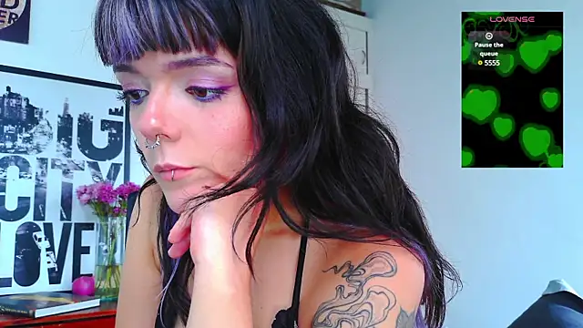 Snapshot of purple_em69 chatting on 02-11-25, 04:35 purple em69 online show from 02-11-25, 04:35