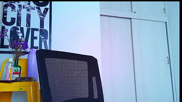 Snapshot of purple_em69 chatting on 02-27-26, 06:52 purple em69 online show from 02-27-26, 06:52