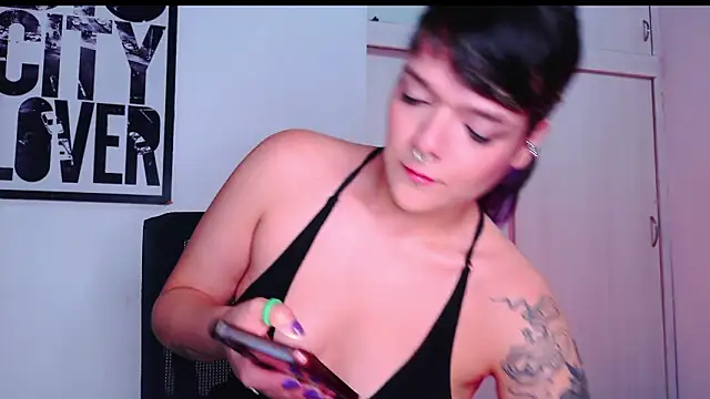 Snapshot of purple_em69 chatting on 02-06-26, 04:30 purple em69 online show from 02-06-26, 04:30