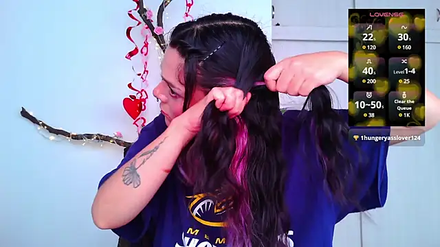 Snapshot of purple_em69 chatting on 02-14-25, 06:29 purple em69 online show from 02-14-25, 06:29