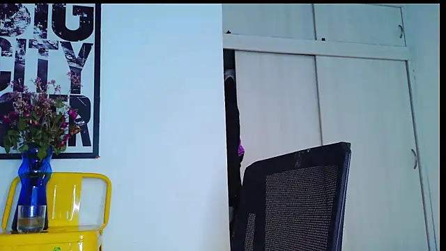 purple em69 online show from 04-12-26, 06:55