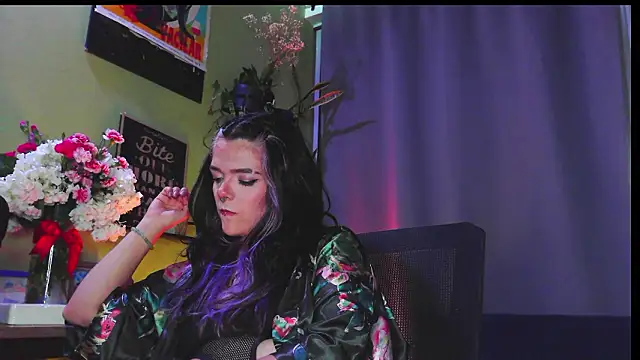 Snapshot of purple_em69 chatting on 02-21-26, 04:58 purple em69 online show from 02-21-26, 04:58